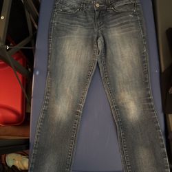 L.E.I. “Ashley” Low-Rise Skinny Jeans – Junior Size 5 – Medium Wash