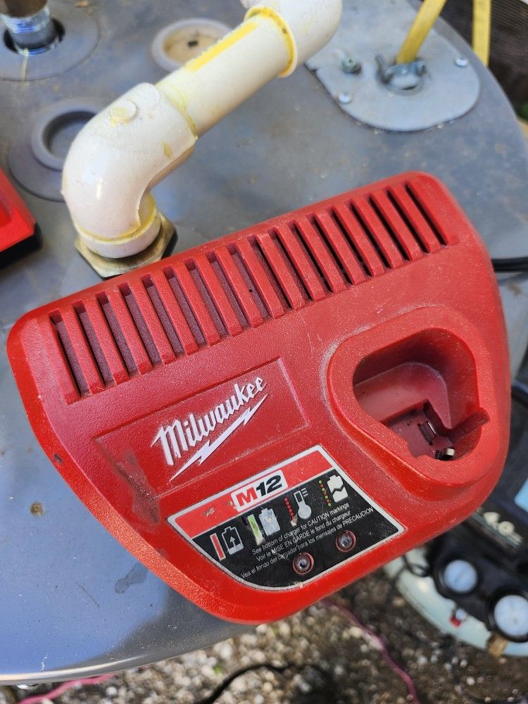 Milwaukee Charger M12