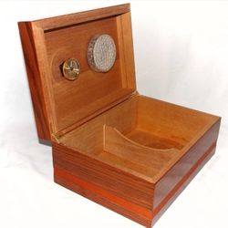 Vintage Walnut Wooden Cigar Humidor Box