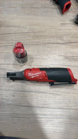 Milwaukee fuel M12 high speed 1/4 ratchet with m12 2.0 battery