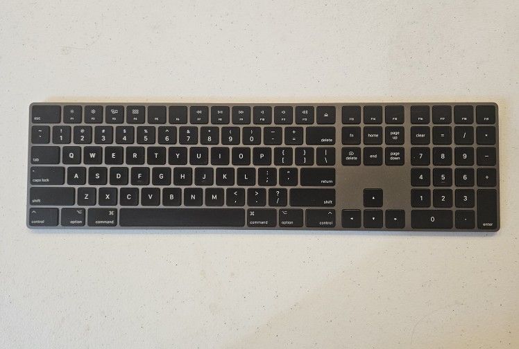 Apple A1843 Wireless Bluetooth Magic Keyboard With Numeric Keypad BLACK