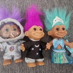 Vintage Trolls With Outfits