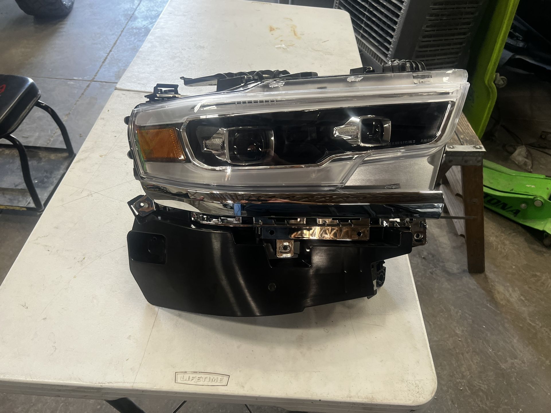 20/24 Ram 1500 Limited Right Headlight Hid
