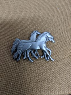 Beautiful Vintage Galloping Horses Brooch / Pin
