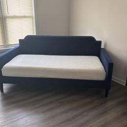 2 Matching Day Beds