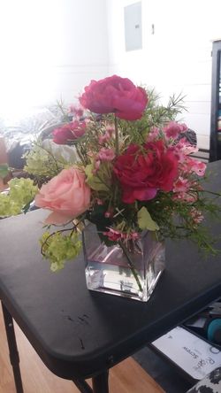 CUSTOM ARTIFICAL FLORAL CENTERPIECE PLANT. 14 INCHES HIGH.