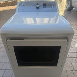MINT CONDITION GE DRYER