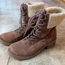Women's Combat Boots - Size: 7.5