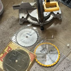 Dewalt Saw With Extra Blades 