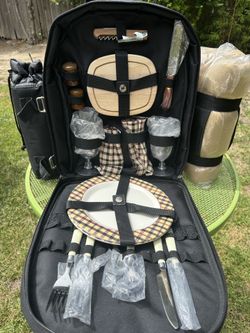 Picnic at Ascot Backpack for 2 – New w/ Cooler, Blanket & Full Set