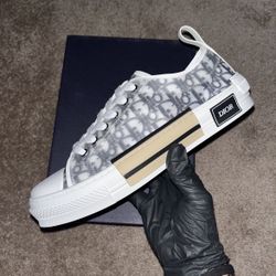 Dior B23 