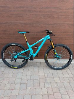2018 Yeti Sb5.5 Turq (Medium)
