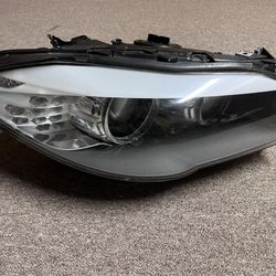 2011 BMW 550i Xdrive Passenger Side Headlight.