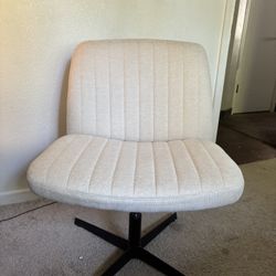 Modern, Cozy Officer Chair