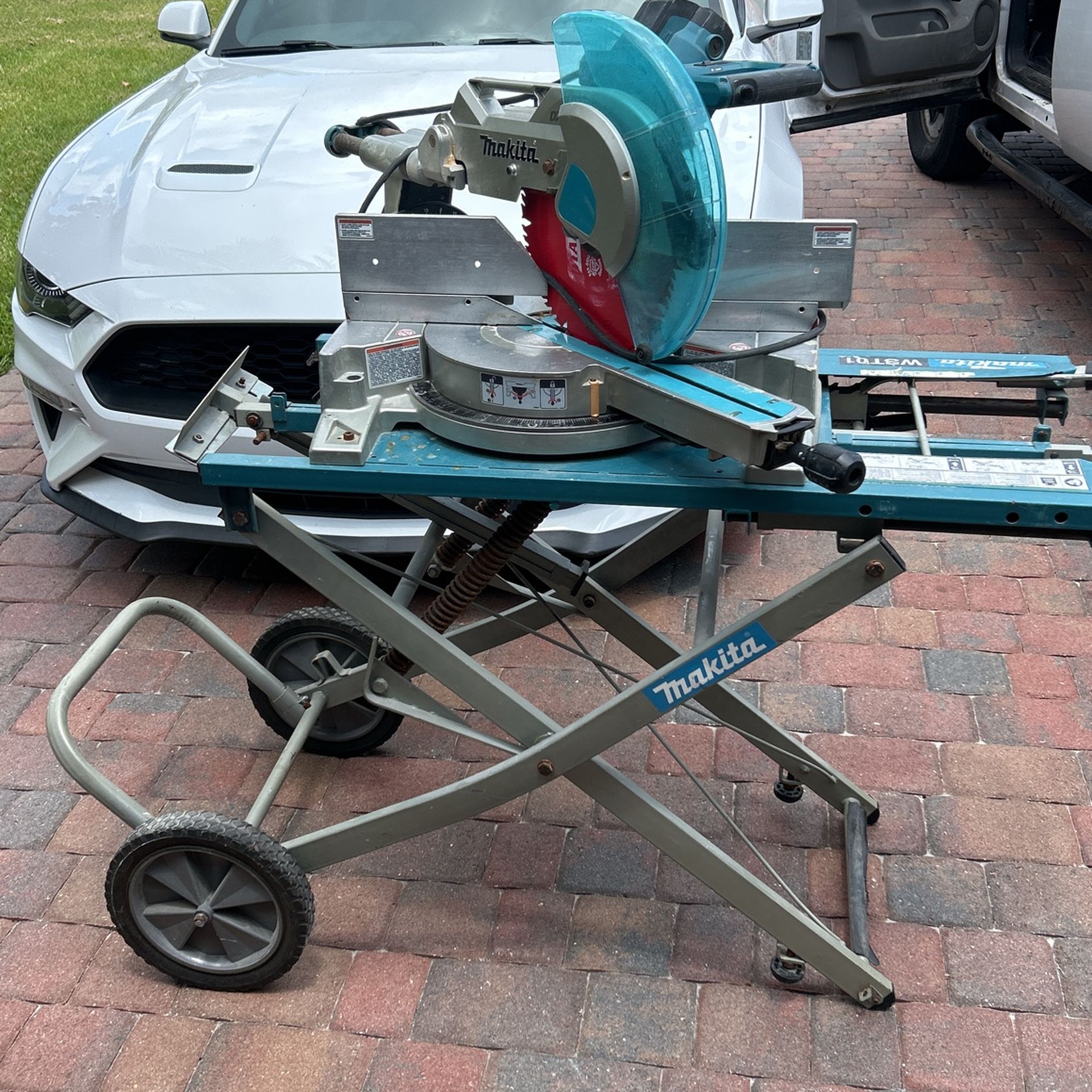 Makita 12 Inch Compound Sliding Miter Saw