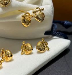 Real 18K gold peach heart earrings Au750