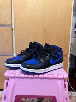 NIKE JORDANS