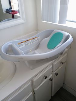 Baby bath tub