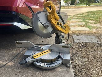 DEWALT 12" Double-Bevel Compound Miter Saw (DW716)