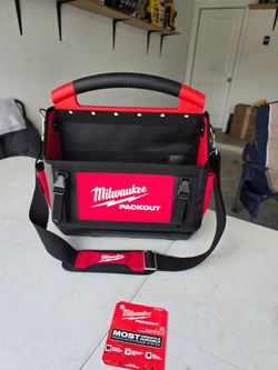 🔥$90 PRICE IS FIRM 🔥  Milwaukee 15 in. PACKOUT Tote