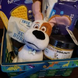Pet Gift Basket $30 For More Than $60 Worth Of Pet Items!