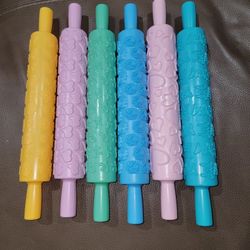 Cake Bakers Plastic Embossed Rolling Pin