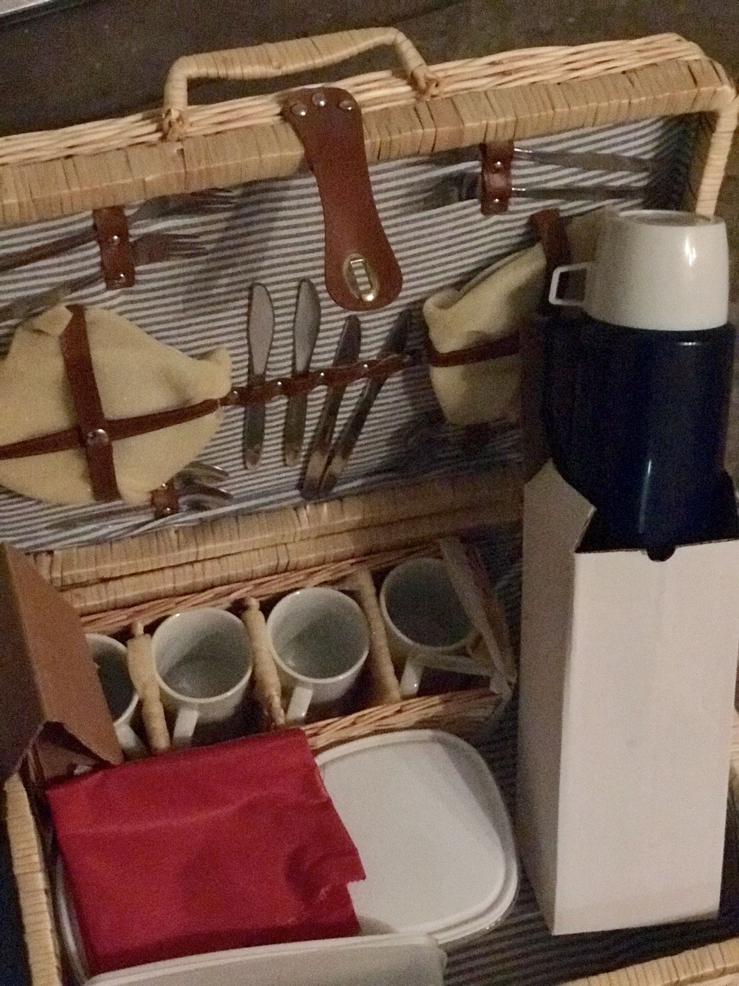Picnic Basket with Porcelain Plates, Cups, Silverware