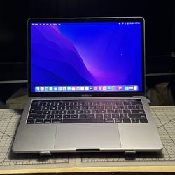 MacBook Pro 2017 13” i7 3.5 GHz 16GB 256GB SSD Space Grey - Excellent Condition