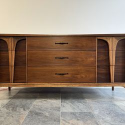 Beautiful Sculpted Mid-Century Modern Lowboy Dresser by Style House