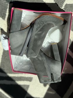 women’s heels boots pumps size 9.5