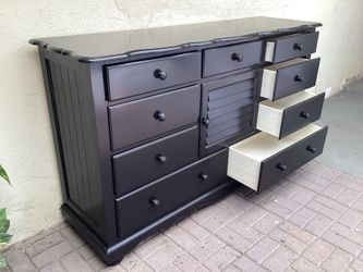 9 DRAWERS DRESSER