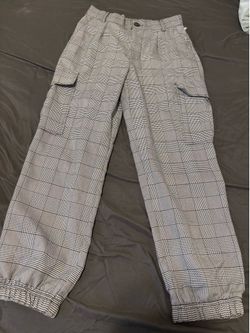 FOREVER 21 Gray Plaid Cargo Jogger Pants NWT Elastic Waist Pockets Size M