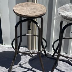 2 Wooden Swivel Bar Stools