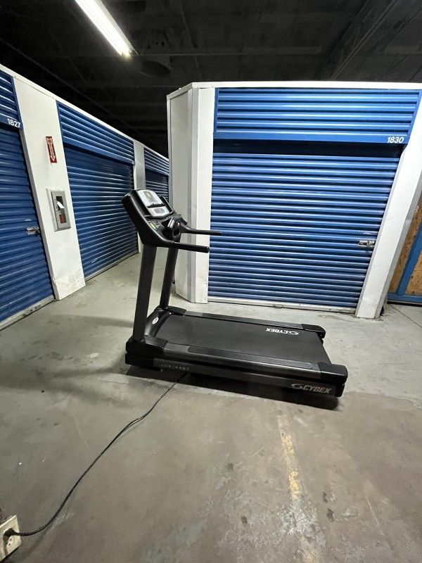 Cybex LCX 425T Tredmill - I Can Deliver