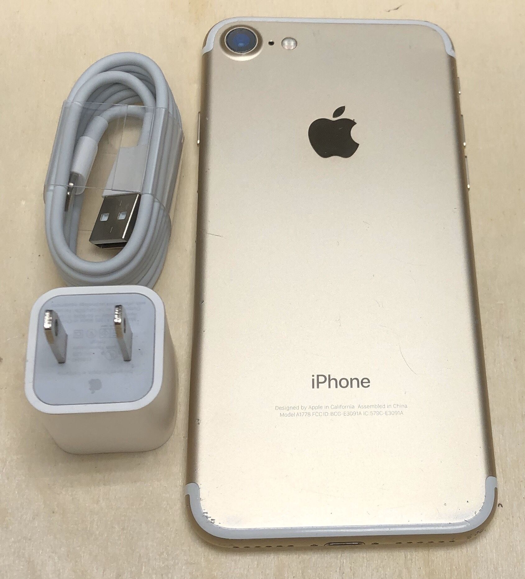 iPhone 7 128GB Factory Unlocked Gold