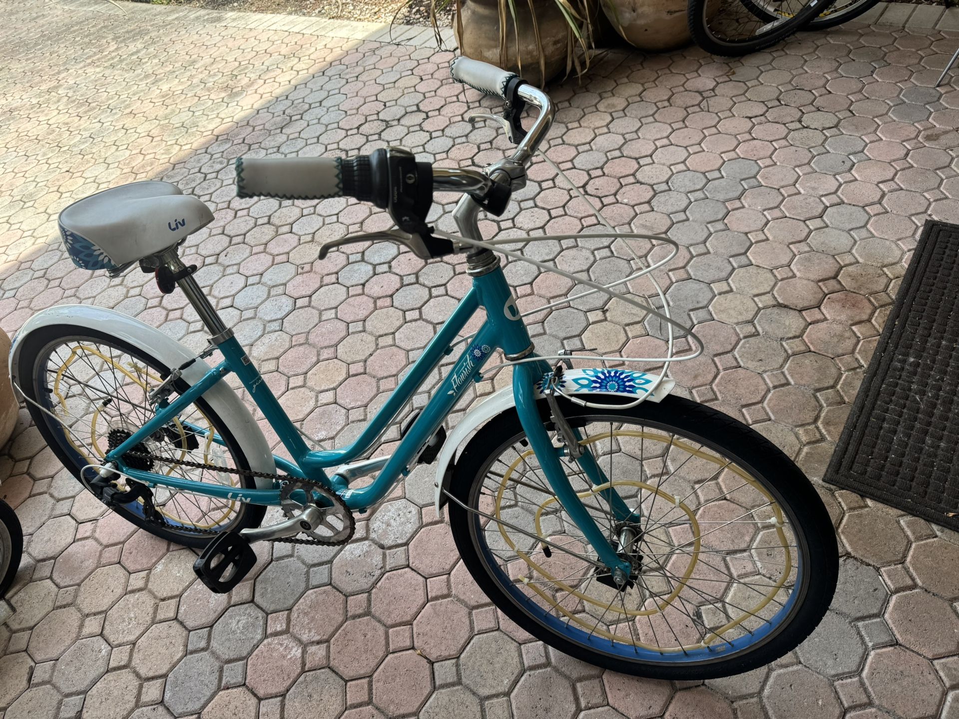24” Cruiser Bike - Giant Liv Flourish
