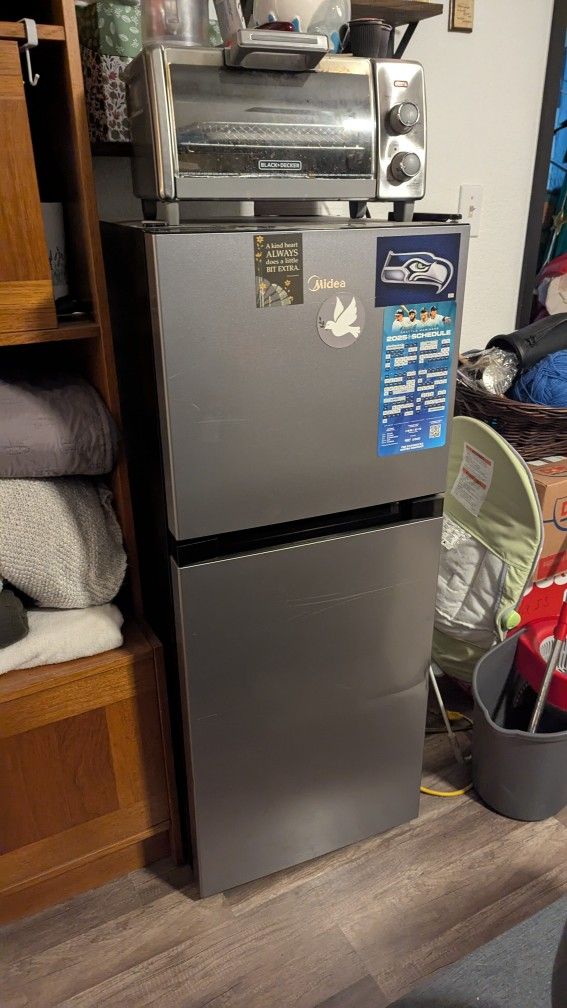 Mini Fridge/Freezer 