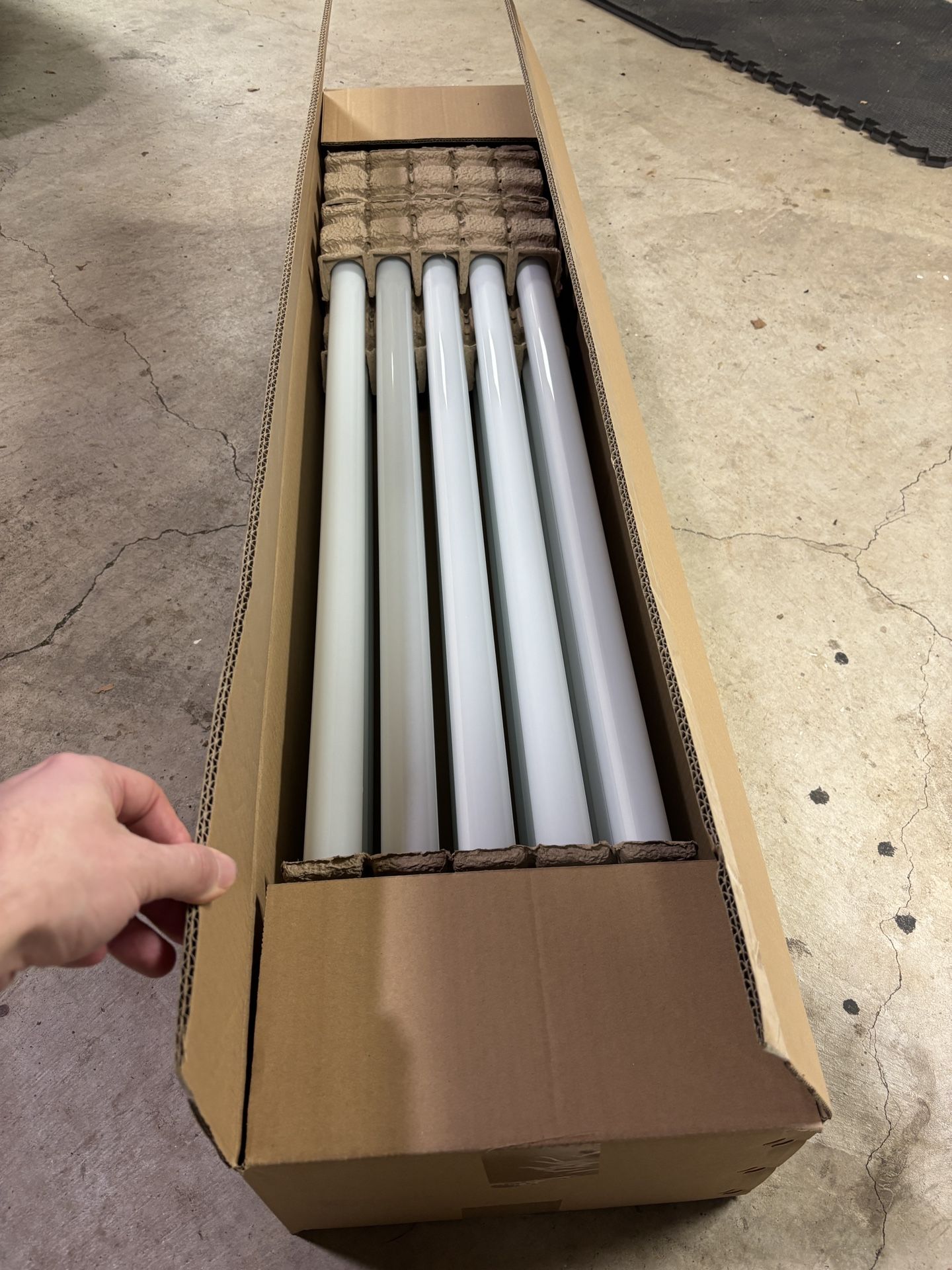 Tube Lights GE LED T12 40-Watt