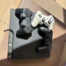 PS3 With 3 Controllers 