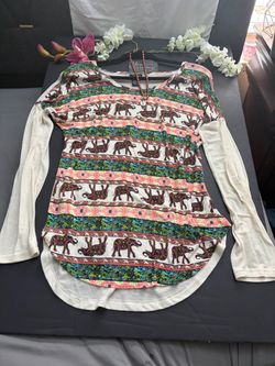 Rue 21 Shirt & Jewelry Set