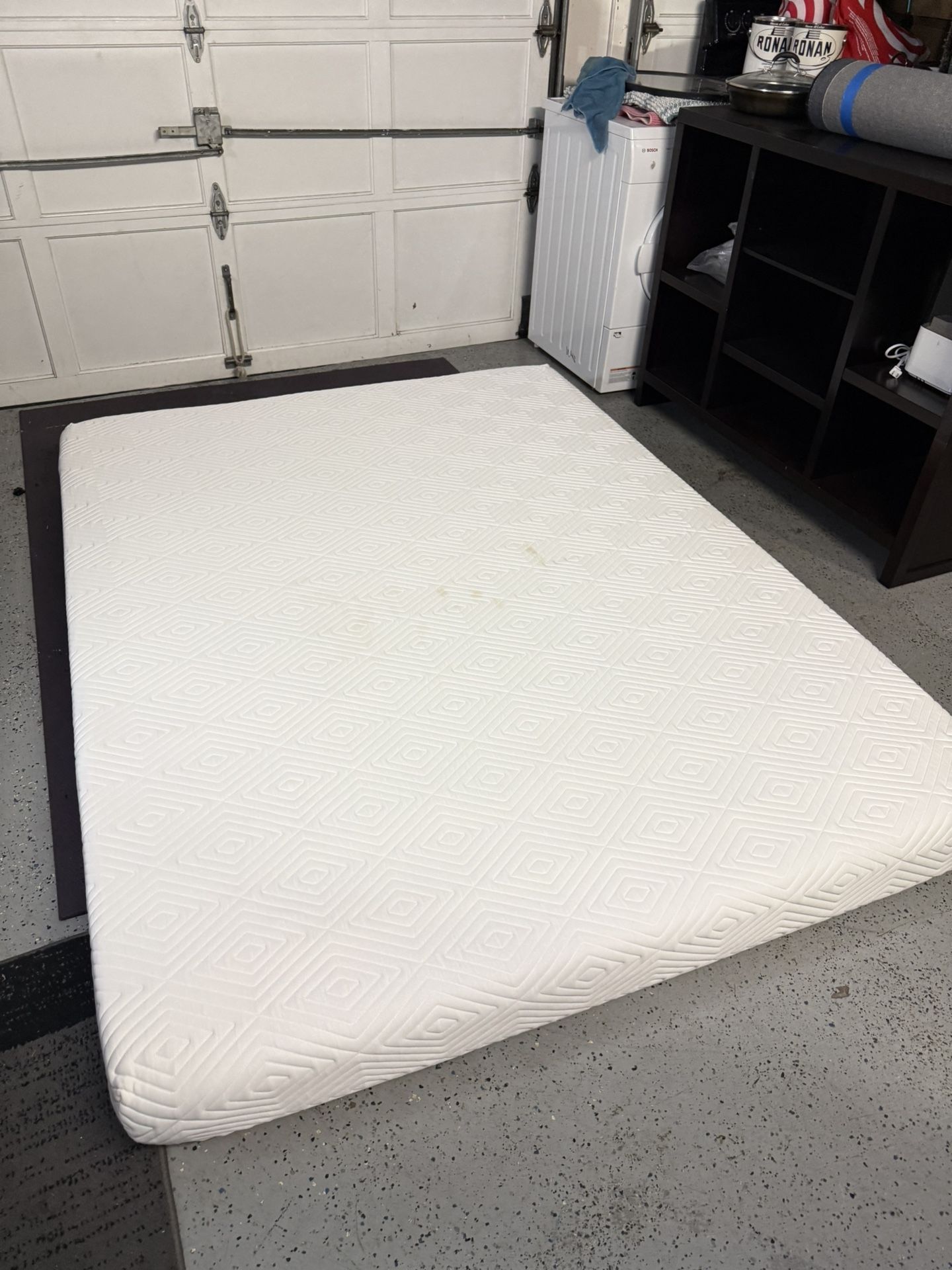 Merrick Lane 8" CertiPUR-US Certified Memory Foam Queen Mattress