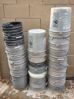 More than 2 dozen 5-gallon paint buckets