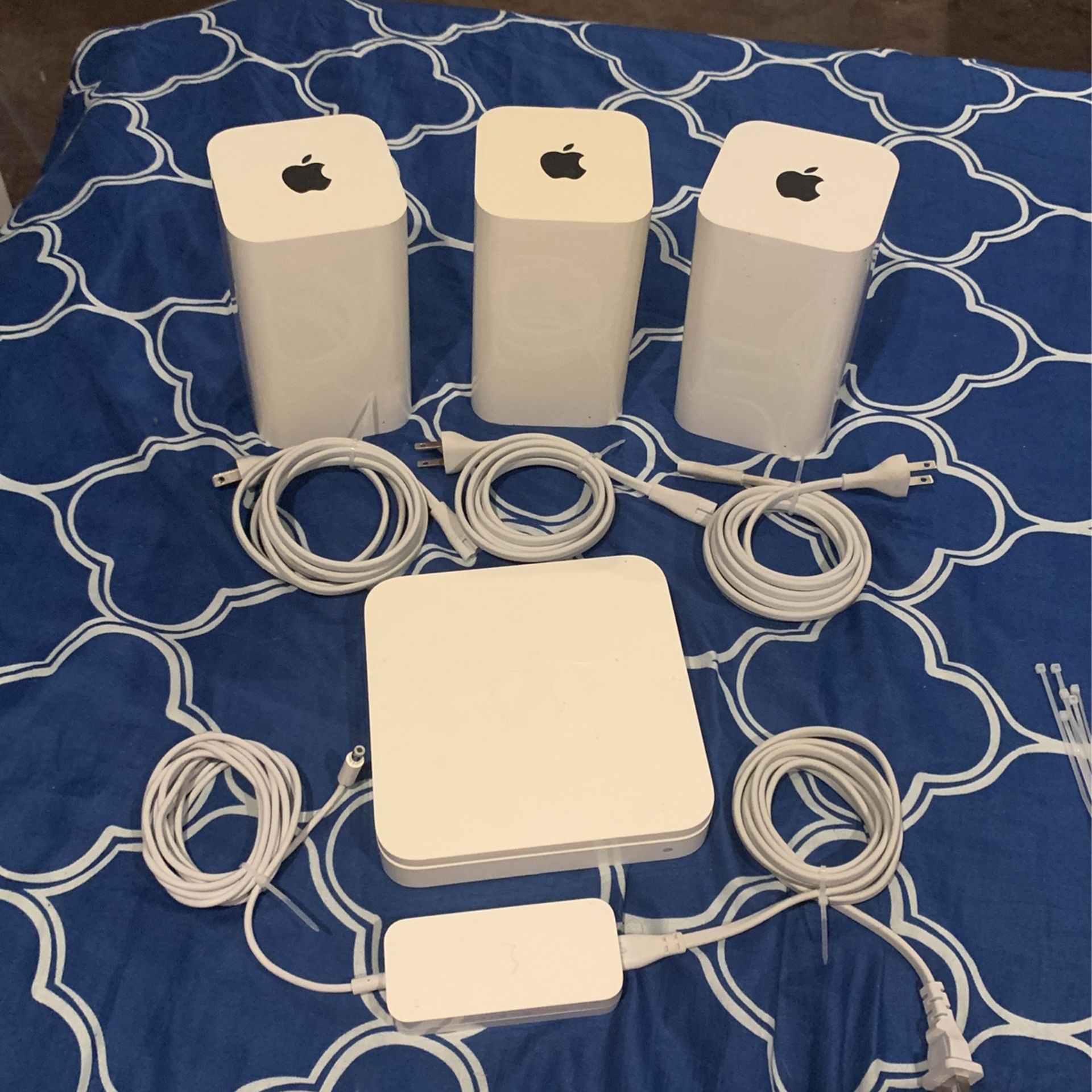 x4 APPLE AIRPORT EXTREME MODEM / ROUTER