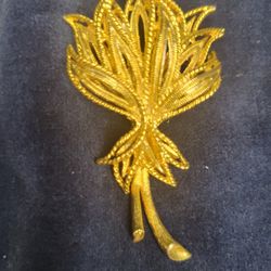 Gold Feather/Flower Brooch/pin