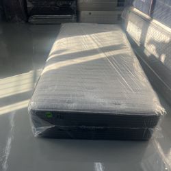 TWIN XL SIMMONS BEAUTYREST MATTRESS & BOX SPRING BED SET