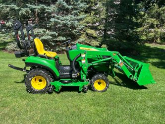 John Deere 1023e diesel compact tractor with a loader and 60 inch drive over lawn mower deck