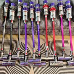 Dyson v10. Like new, lots of extras!