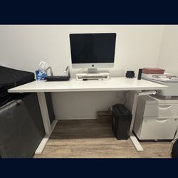 Apple iMac 21.5-inch + Magic Mouse 2 + Magic Keyboard (Excellent Condition)