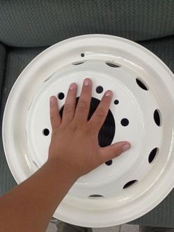 Rim for a tire