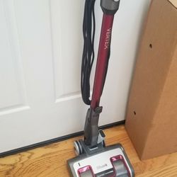 NEW cond SHARK   VACUUM WITH AMAZING POWER SUCTION. , WORKS EXCELLENT  , IN THE BOX 